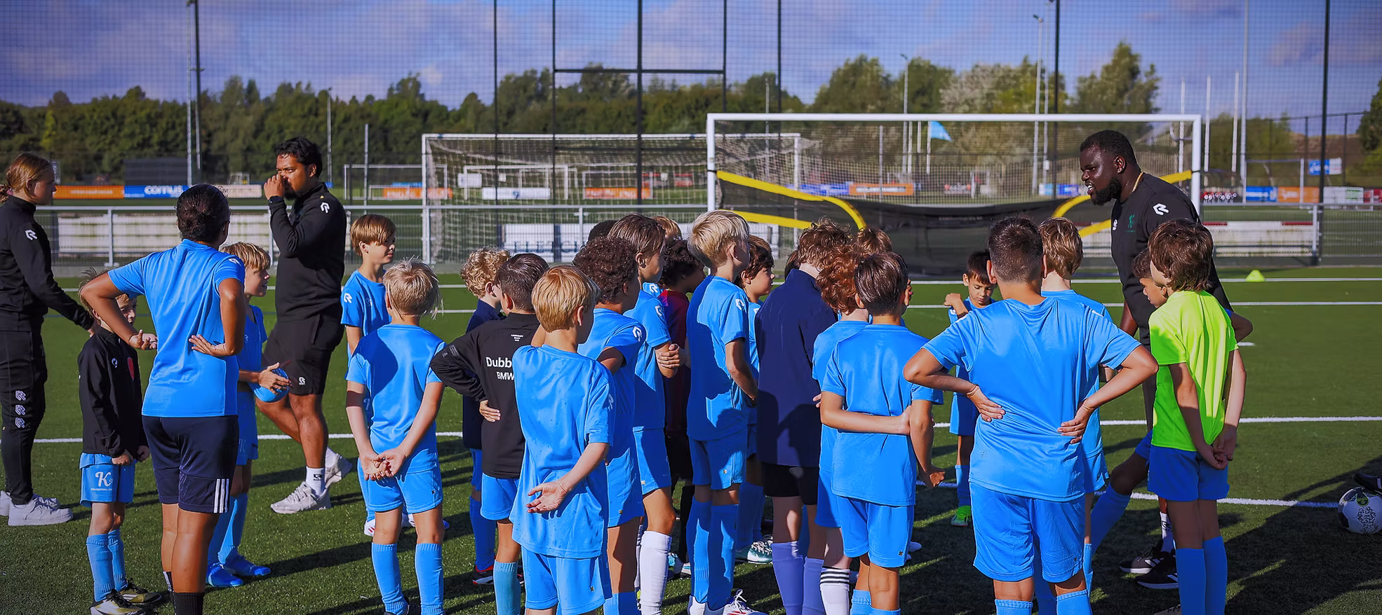 Kinderen en coaches tijdens de Football Experience